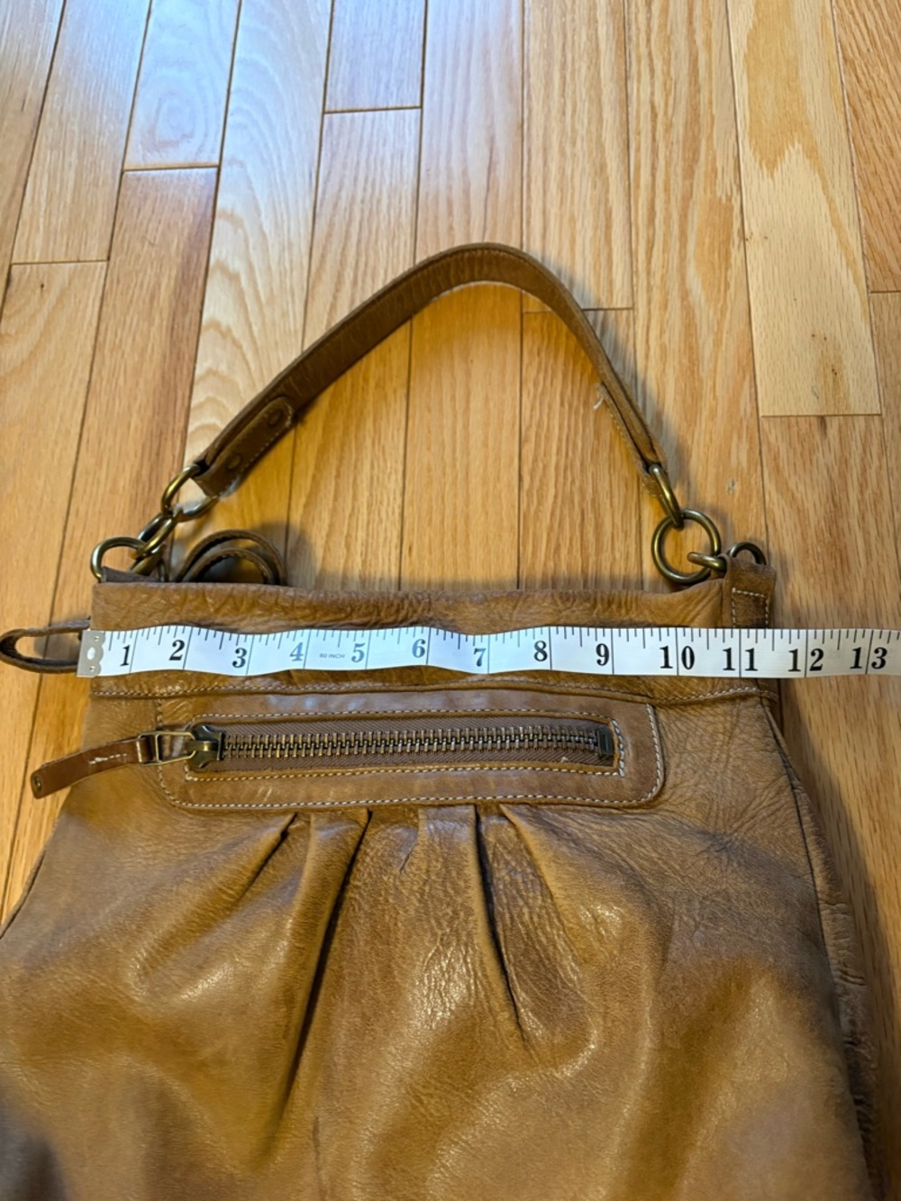 Roots Olivia Tan Leather Shoulder Bag with crossbody strap, made in Canada - Picture 14 of 16